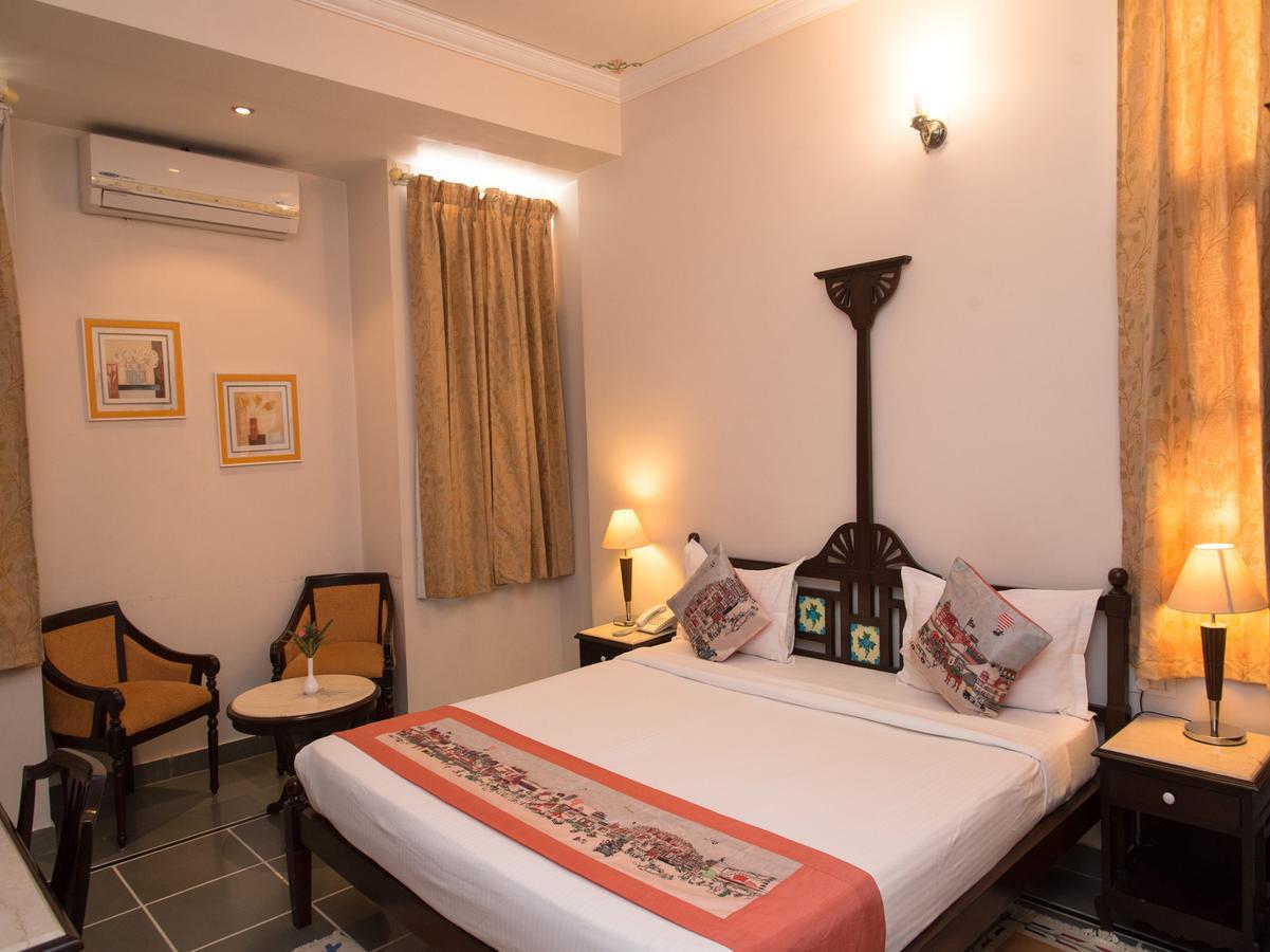 สหปุระ เทพ วิลลา อุทัยปุระ Bed & Breakfast อุเดเปอร์ ภายนอก รูปภาพ